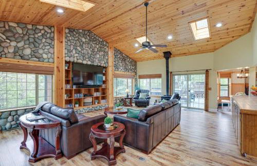 Mi-Wuk Village Vacation Rental with Multi-Level Deck - Foto 1