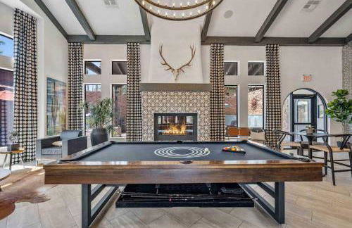 Boulevard Stays Quiet Modern 2BR Pickleball Pool Parking Gym 06 - Foto 30