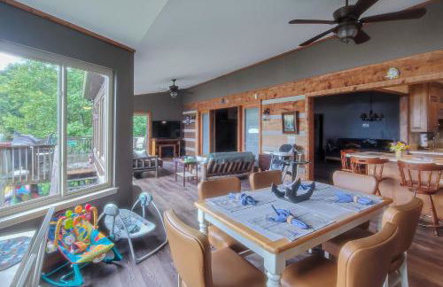 Scenic Lakefront Cabin Dock Water Activities Games - Foto 16