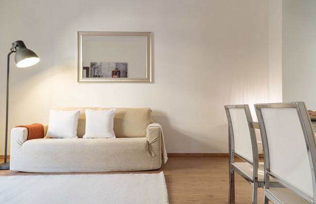 Charming Milanese Apartments - Photo 43