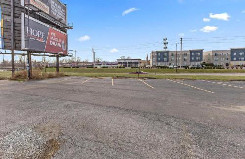 Spacious Downtown Indy Home Perfect for Groups - Photo 72