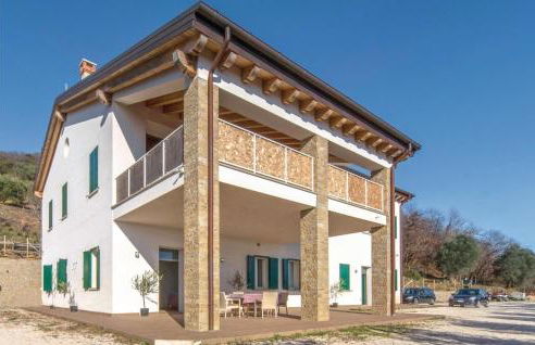 Gorgeous Apartment In Valnogaredo Pd - Foto 1