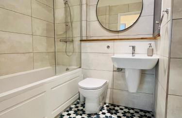 Shortlet Express, Stunning 3 bedroom apartment by Barking station - Foto 14