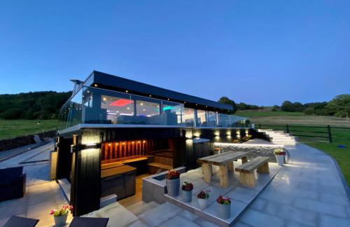 Luxury Accom with Amazing Views over Rudyard Lake - Photo 9