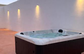 Irene Villa with Hot Tub, by Estia - Foto 1