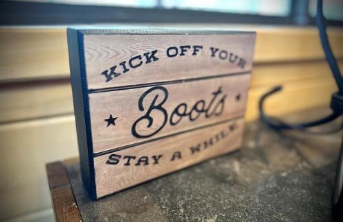 Western theme! Amazing Spa, Fireplace and Deck! - Foto 18