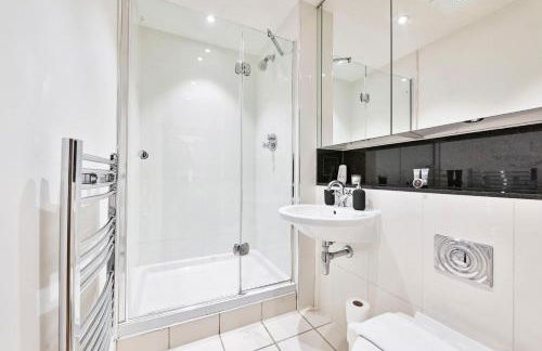 Bright Riverside 2 Bed Haven with Balcony - Modern Comfort in Battersea - Foto 26