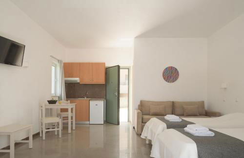 Reina Apartments - Photo 36