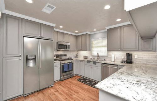 Backyard Oasis-Pool & Grill-Heart of Friendswood - Foto 4