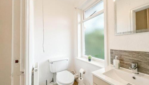 3 Bedroom House - Free Parking-Hospital-Contractors-Families - Long Stay Rates Available - Foto 5