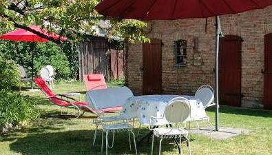 SchlossparkFerienwohnungen Rheinsberg mit Garten - Foto 3, Garden, sunbed