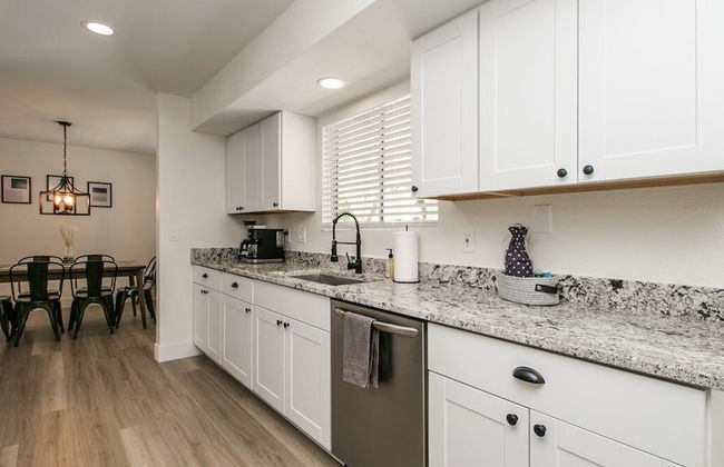 Upgraded 4-bdrm Beautiful Home W/pool! - Foto 19