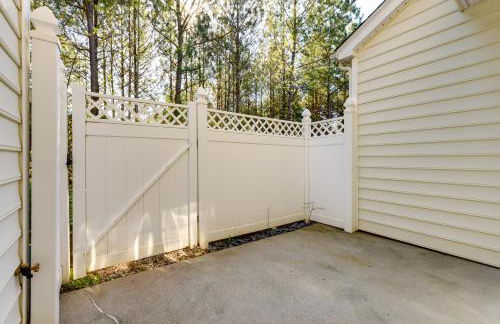 Townhome with Community Pool 11 Mi to Dtwn Raleigh! - Foto 20