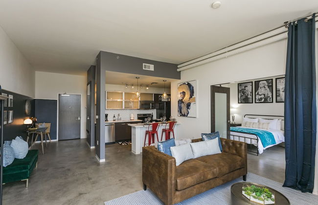 Mid Century Modern Downtown Condo | 30+ Night Min - Foto 17