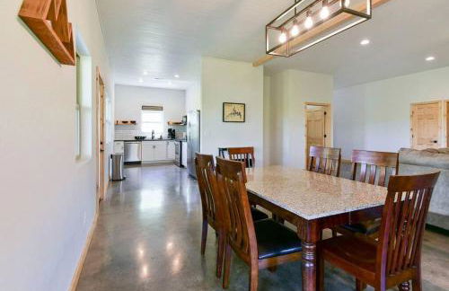 Table Rock Lakefront on 2 Acres with firepit - Foto 29