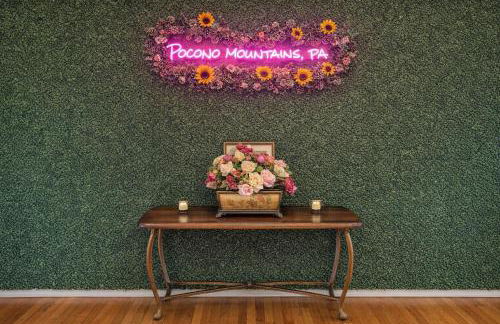 Luxury Villa with Hot Tub, Two Fire Pits, King Bed Suite, Game Room & Fenced Yard - Foto 10