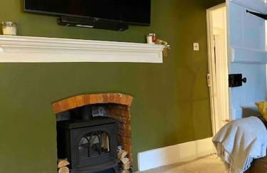 Stunning 2 Bedroom Flat in a Central Location - Photo 15