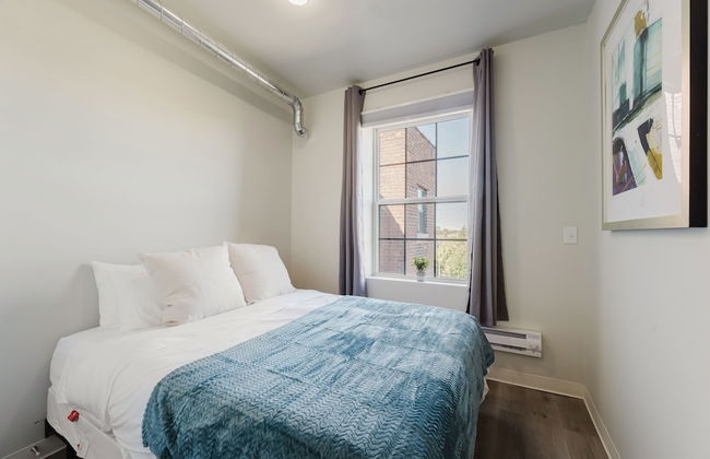 Modern Retreat Near Henry Ford - Photo 10