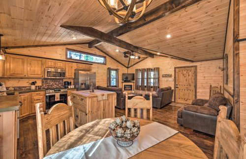 Updated Cabin with Fire Pit 2 Mi to UTV and Hike - Foto 12