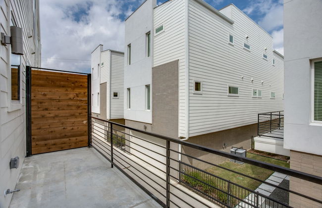 Upscale 2 bedroom Dallas TownHome - Foto 16