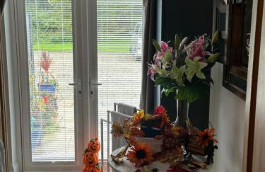 Forest Path luxury Studio Apartment with large bedroom bathroom and sauna Sleeps up to 4 - Photo 31