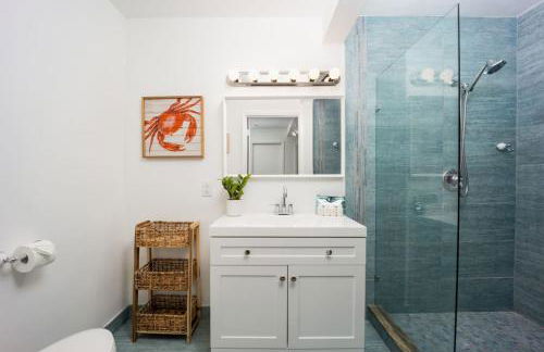 Heated Pool- MiniGolf- Fire Pit- Game Room- 1mi to Beach - Foto 33