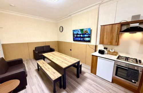 The Handy Hub Luxury Victorian Apartment - Fast WiFi & Central Edinburgh - Photo 29