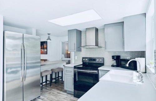 2BR Home with Private Pool, Fire Pit and Grill - Foto 37