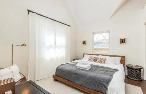 Chic Beach Bungalow 3 Blocks from the Sand - Foto 25