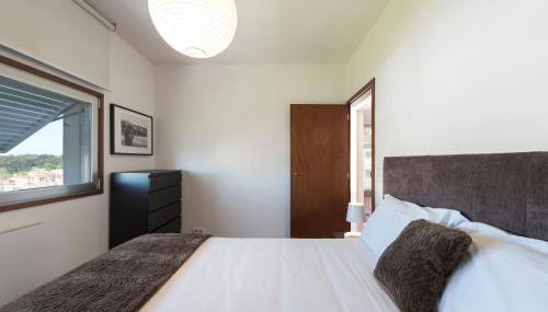 LovelyStay - Casas Brancas - Modern Apartment with Balcony & free private parking - Foto 5