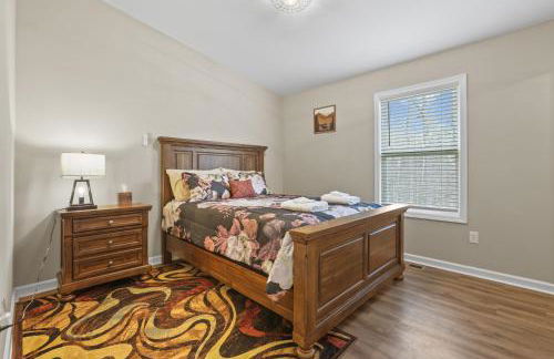 Serene Logan Retreat with Hot Tub and Stargazing Dome - Foto 13