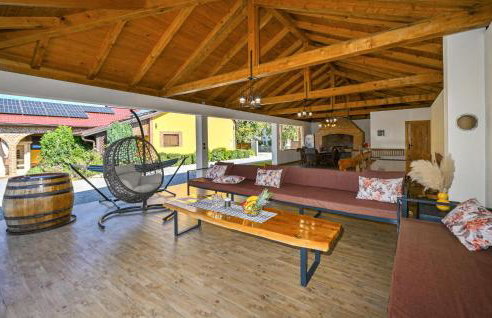 2 Bedroom Cozy Home In Gornja Ploscica - Foto 8