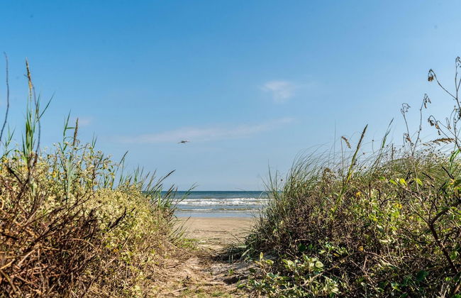 Cute Beach Bungalow Walk to the Beach - Foto 1