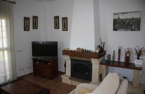 Moderno y amplio chalet, con piscina privada - Foto 29