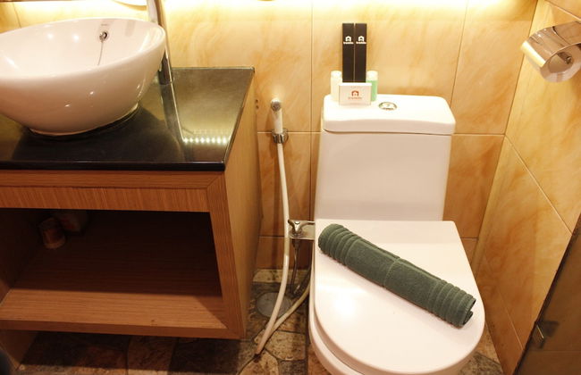 Premium Studio Room @ Tamansari La Grande Apartment - Foto 16