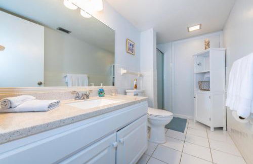 Lovely 2 Bedroom Beachfront Condo - Foto 19