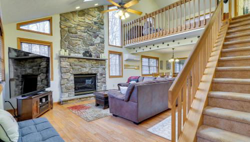 Hot Tub, Game Room! Poconos Home 22 Mi to Slopes - Foto 4