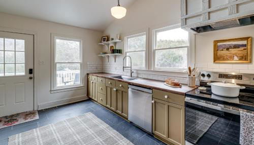 3 and Picturesque Acres! Historic Lexington Farmhouse - Foto 5