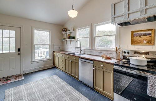 3 and Picturesque Acres! Historic Lexington Farmhouse - Foto 5