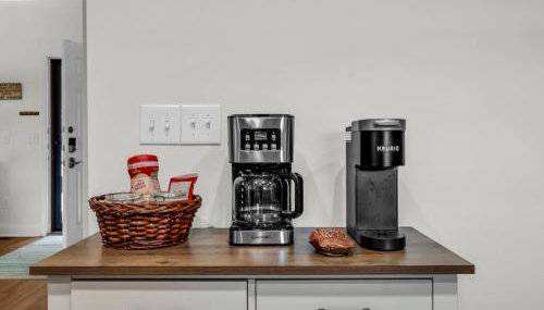 Peaceful Lake Lure Cabin, Hot Tub, Huge Screened Porch, Private Beach - Foto 5