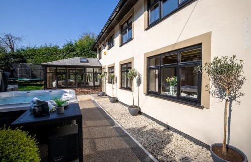 Rainbow Cottage Spacious Detached Home, Hot Tub, Sleeps 7 - Foto 7