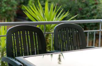 Comfortable 3-Bedroom Seaside Maisonette - Photo 9