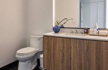 Lux Apts with Lake Views and Top Amenities - Foto 69