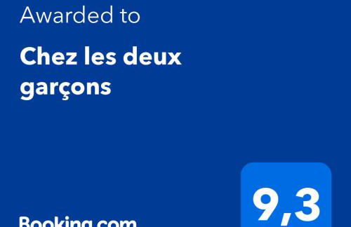 Chez les deux garçons - Foto 2