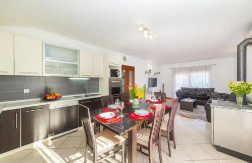 Idyllic Holiday Home With Private Pool, Sun Deck, and Organic Garden - Foto 31