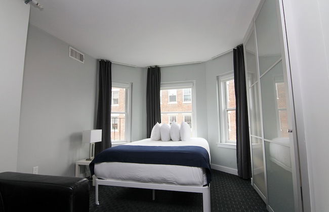Maverick Suites at 245 Newbury St - Photo 13