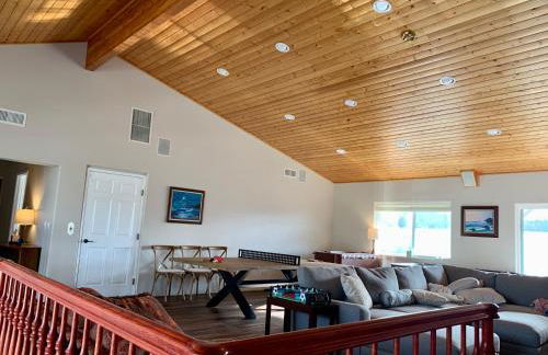 Stunning 3,400 sq ft Lake House w Boat Dock, Sauna, Steam Shower, and More - Foto 39