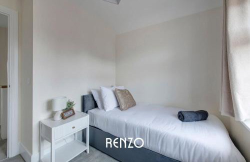 Spacious and Lovely 4-bed Home in Castle Donington by Renzo, Sleeps 6! - Photo 22