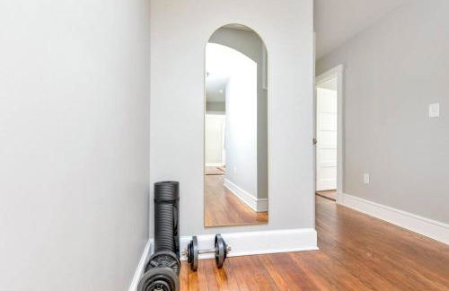 Stay, Play and Pass Go at the Monopoly Penthouse! - Foto 12