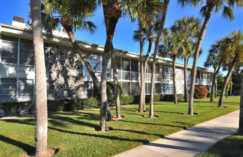 Walkable to Beach, Restaurants, Entertainment! - Photo 27